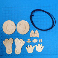 Lade das Bild in den Galerie-Viewer, Pfahltier Maus aus Holz Basteln mit Kindern, Mäuse bemalen, Tiere aus Holz gestalten, Jahresdeko basteln, Deko gestalten, Bastelset Mäuse, Bastelset aus Holz, Dekoration mit Kindern gestalten, Tiere basteln mit Holz, Bastelidee für Kinder, PMA 3204SB