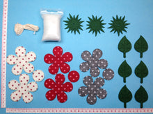 Lade das Bild in den Galerie-Viewer, Blumen aus Filz zum Nähen