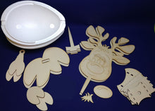 Lade das Bild in den Galerie-Viewer, Rentierdame "Elli" aus Holz und Styropor