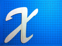 Lade das Bild in den Galerie-Viewer, Buchstaben in Schreibschrift 15cm aus Holz