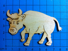 Lade das Bild in den Galerie-Viewer, Stier aus Holz