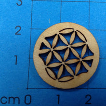 Lade das Bild in den Galerie-Viewer, Schmuckteil aus Holz, verschiedene Figuren 2cm