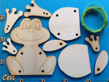 Lade das Bild in den Galerie-Viewer, Frosch aus Holz, Schlenker-Figur