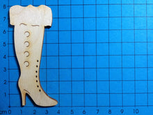 Lade das Bild in den Galerie-Viewer, Stiefel aus Holz