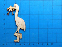 Lade das Bild in den Galerie-Viewer, Storch mit Frosch aus Holz