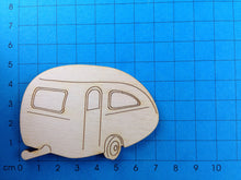 Lade das Bild in den Galerie-Viewer, Wohnwagen nostalgisch aus Holz Dekoidee für Jungs, Fahrzeuge aus Holz basteln, Wohnwagen aus Holz, Urlaubsdekoration gestalten, Auto aus Holz, Auto zum Bemalen, Kinderzimmerdeko, Auto mit Kindern malen, Geschenkideen zum Basteln, Auto aus Holz malen, Auto malen, Basteln mit Kindern, Auto aus Holz, Dekoration mit Kindern gestalten, Jahresdeko basteln, Bastelset aus Holz,  Fahrzeuge aus Holz basteln, Jahresdeko basteln, Bastelset aus Holz, Auto malen, Auto mit Kindern malen, Auto aus Holz malen, Auto aus Hol