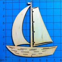 Lade das Bild in den Galerie-Viewer, Boot mit Spinnaker aus Holz
