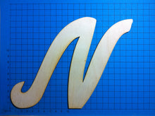 Lade das Bild in den Galerie-Viewer, Buchstaben in Schreibschrift 15cm aus Holz