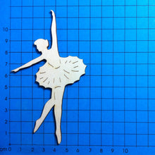 Lade das Bild in den Galerie-Viewer, Ballerina aus Holz