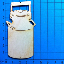 Lade das Bild in den Galerie-Viewer, Milchkanne aus Holz