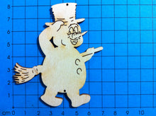 Lade das Bild in den Galerie-Viewer, Schneemann mit Zylinder und Besen aus Holz