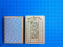 Lade das Bild in den Galerie-Viewer, Stempel Mosaik Borde Schach 7 cm Stempel für Geschenke, Mosaik Stempel, Stempel für Holz, Stempeln, Stempel für Hochzeit, Stempel für scrapbooking, Stempel für Kartengestaltung, Stempel für Kinder, Stempelideen, Stempel mit Holzgriff, SPG 1807