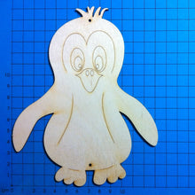 Lade das Bild in den Galerie-Viewer, Pinguinbaby aus Holz