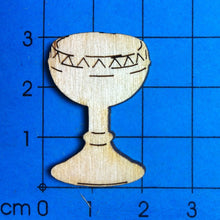 Lade das Bild in den Galerie-Viewer, Kelch ohne Hostie aus Holz