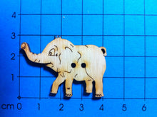 Lade das Bild in den Galerie-Viewer, Elefantenbaby als Knopf 4cm Holzknopf, Knopf zum Nähen, Elefanten Knopf, Knöpfe, Knopf aus Holz, Tiereknöpfe, Knopf zum Basteln, Knöpfe mit Gesicht, Knöpfe zum Dekorieren, Knöpfe zum Bemalen, BUH 2404