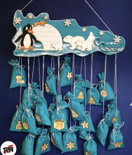 Lade das Bild in den Galerie-Viewer, Adventskalenderzahlen auf Weihnachtsmotive aus Holz