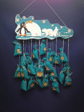 Lade das Bild in den Galerie-Viewer, Adventskalender mit Haken aus Holz