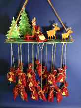 Lade das Bild in den Galerie-Viewer, Adventskalender mit Haken aus Holz