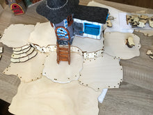 Lade das Bild in den Galerie-Viewer, Anbauplatte mit Löcher aus Holz ca 14x16cm