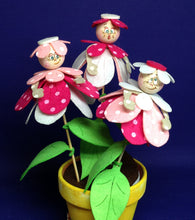 Lade das Bild in den Galerie-Viewer, Blumenkinder mit rundem Blütenkleid: rosa-pink-weiß