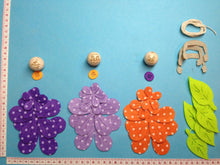 Lade das Bild in den Galerie-Viewer, Blumenkinder mit rundem Blütenkleid: flieder-lila-orange