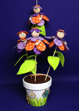 Lade das Bild in den Galerie-Viewer, Blumenkinder mit rundem Blütenkleid: flieder-lila-orange