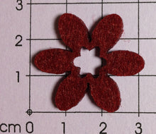 Lade das Bild in den Galerie-Viewer, Blume mit Blumenausschnitt, Filz