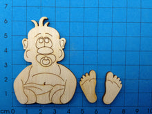 Lade das Bild in den Galerie-Viewer, Baby aus Holz, sitzender Junge
