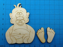 Lade das Bild in den Galerie-Viewer, Baby aus Holz, sitzender Junge