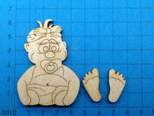 Lade das Bild in den Galerie-Viewer, Baby aus Holz, sitzendes Mädchen