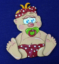 Lade das Bild in den Galerie-Viewer, Baby aus Holz, sitzendes Mädchen