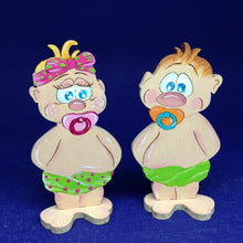 Lade das Bild in den Galerie-Viewer, Baby aus Holz, stehend Mädchen