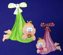 Lade das Bild in den Galerie-Viewer, Baby im Tuch aus Holz