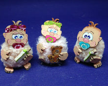 Lade das Bild in den Galerie-Viewer, Babyplatte aus Holz, je 4 Mädchen und Jungen