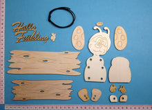 Lade das Bild in den Galerie-Viewer, Bastelset aus Holz: Marienkäfer auf Schaukel