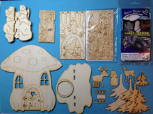 Lade das Bild in den Galerie-Viewer, Bastelset aus Holz: großes Fliegenpilzhaus mit Waldtieren