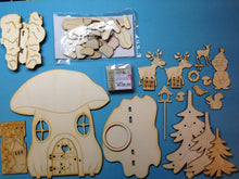 Lade das Bild in den Galerie-Viewer, Bastelset aus Holz: großes Pilzhaus mit Schneemann und beleuchtetem Tannenbaum