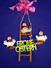 Lade das Bild in den Galerie-Viewer, Bastelset aus Holz und Filz: Filz-Gockel auf Leiter "Frohe Ostern"