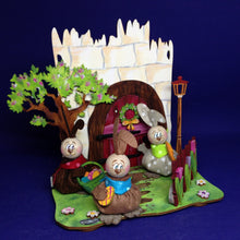 Lade das Bild in den Galerie-Viewer, Bastelset aus Holz und Filz: Schild mit Ablage und Filzhasen