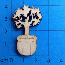 Lade das Bild in den Galerie-Viewer, Baum im Blumentopf aus Holz