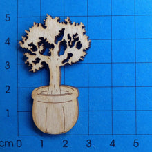 Lade das Bild in den Galerie-Viewer, Baum im Blumentopf aus Holz