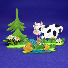 Lade das Bild in den Galerie-Viewer, Kuh aus Holz