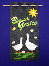 Lade das Bild in den Galerie-Viewer, Sonne mit Gesicht und herausgestreckter Zunge aus Holz