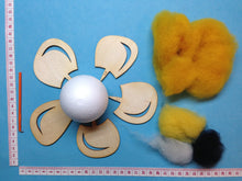 Lade das Bild in den Galerie-Viewer, Blume zum Trockenfilzen / Nadelfilzen