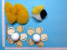 Lade das Bild in den Galerie-Viewer, Blume zum Trockenfilzen / Nadelfilzen