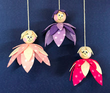 Lade das Bild in den Galerie-Viewer, Glitzer-Blumenkinder aus Filz; flieder, rosa, pink