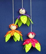 Lade das Bild in den Galerie-Viewer, Blumenkinder aus Filz; pink, lila, orange