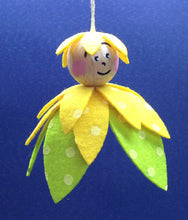 Lade das Bild in den Galerie-Viewer, Blumenkinder aus Filz; rot, gelb, türkis