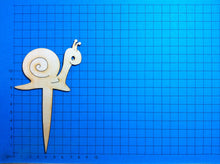 Lade das Bild in den Galerie-Viewer, Blumentopfstecker aus Holz