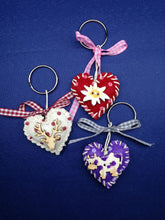 Lade das Bild in den Galerie-Viewer, Kuh Knopf aus Holz 3,5 cm